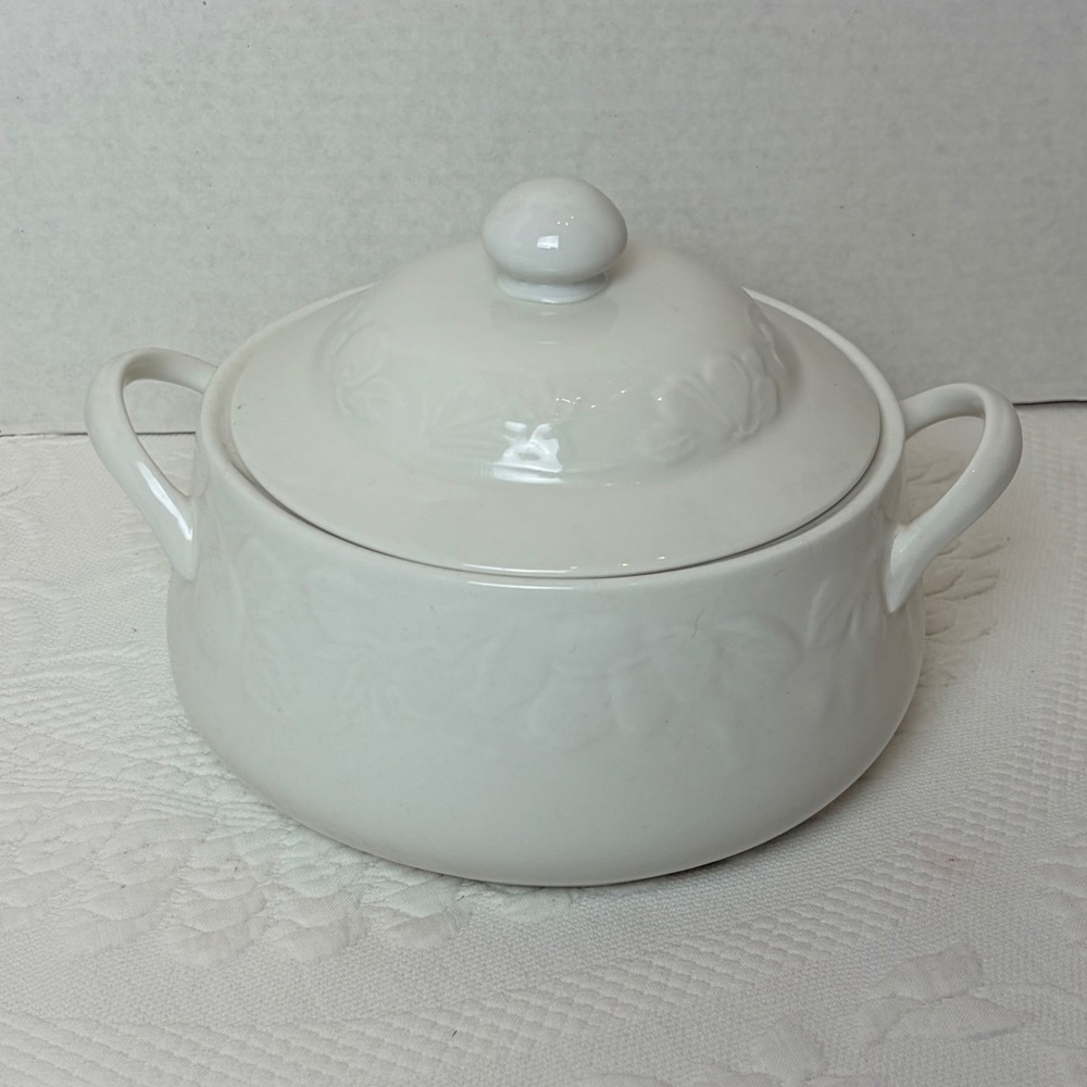 Harvest Moon White Ceramic Lidded Casserole Dish Citation Companies Floral Leaf